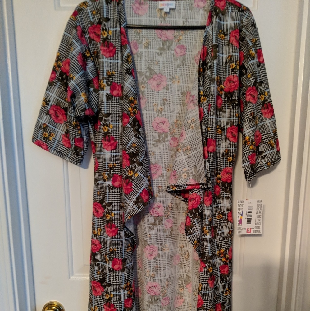 Nwt small LuLaRoe Shirley